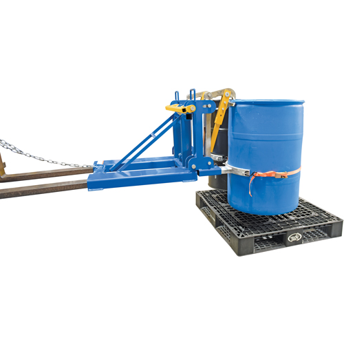 Manipulateur de barils Eagle Beak automatique, Pour 55 gal. US (45 gal. imp.) PB Rental Co. Ltd.