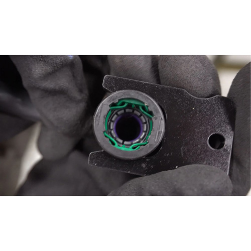 Jeu de d&eacute;connecteurs pour conduite d'essence et Def PB Rental Co. Ltd.