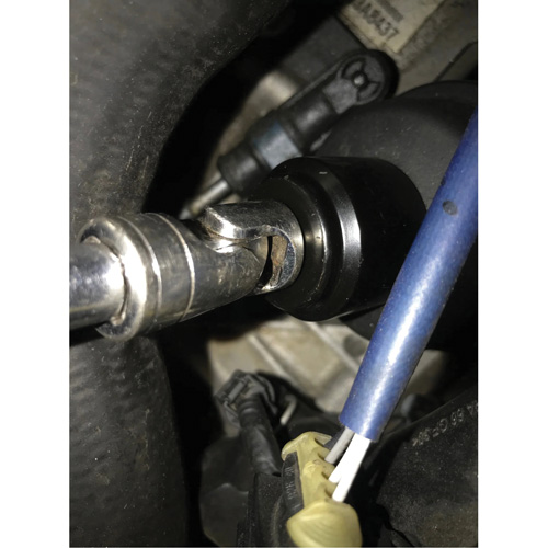 Douille pour filtre &agrave; carburant Cummins 6,7 L - 28 mm PB Rental Co. Ltd.