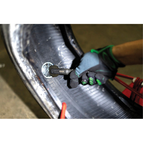 Outil robuste de roulage pour r&eacute;paration de pneus avec roulette &agrave; patch en acier PB Rental Co. Ltd.