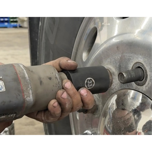 Jeu de douilles hexagonales et h&eacute;licoidales pour &eacute;crous de roue de camion PB Rental Co. Ltd.