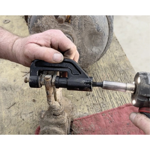 Presse-axe de tige de r&eacute;gleur de jeu pour camions de classes 6 &agrave; 8 PB Rental Co. Ltd.