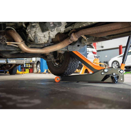 Cric rouleur &agrave; levage &eacute;lev&eacute; avec manche en 2 morceaux, 3,5 tonne(s) Capacit&eacute;, 3-7/20" Abaiss&eacute;e, Hydraulique &agrave; main PB Rental Co. Ltd.