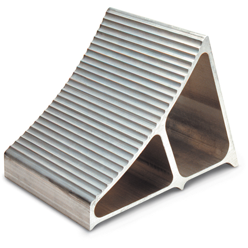 Cales-roue en aluminium, 7" la x 11-1/2" p x 8" h PB Rental Co. Ltd.