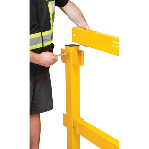 Poteau en ligne pour garde-corps l&eacute;gers, Acier, 42" h, Jaune s&eacute;curit&eacute; OSHA PB Rental Co. Ltd.