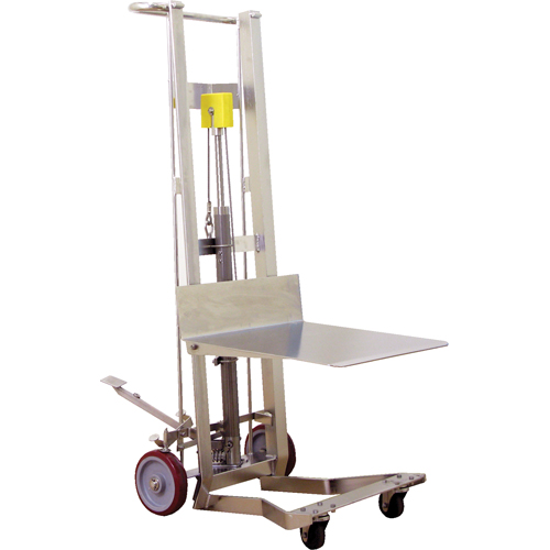 Gerbeur hydraulique &agrave; plateforme, M&eacute;canisme Pompe au pied, Capacit&eacute; de 750 lb, Levage max de 54" PB Rental Co. Ltd.
