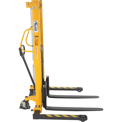 Gerbeur hydraulique manuel, Fonctionnement Pompe manuelle, Capacit&eacute; 2000 lb, Lev&eacute;e max 63" PB Rental Co. Ltd.