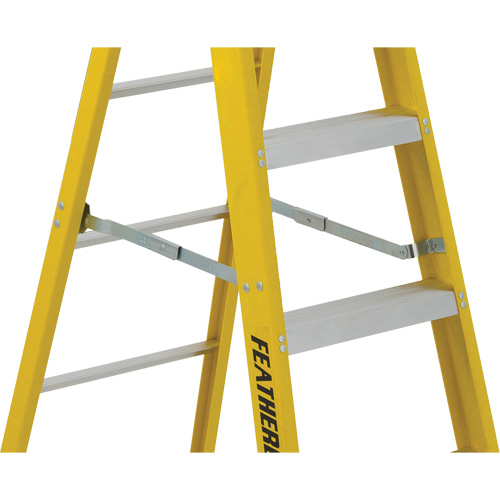 Industrial Heavy-Duty Stepladders (6900 Series), 4', Fibreglass, 300 lbs. Capacity, Type 1A PB Rental Co. Ltd.