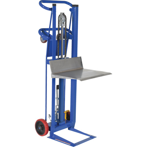 Gerbeur &agrave; plateforme hydraulique, M&eacute;canisme Pompe au pied, Capacit&eacute; de 750 lb, Levage max de 52" PB Rental Co. Ltd.