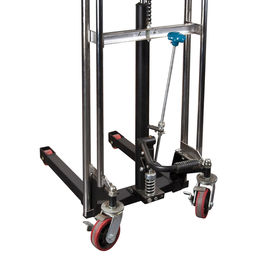 Gerbeur hydraulique &agrave; plateforme, M&eacute;canisme Pompe au pied, Capacit&eacute; de 880 lb, Levage max de 60" PB Rental Co. Ltd.