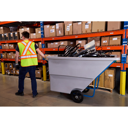 Chariot basculeur en acier, Poly&eacute;thyl&egrave;ne, 1,1 vg³, Capacit&eacute; de charge de 1250 lb PB Rental Co. Ltd.
