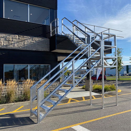 Escalier Smartstairs t&eacute;lescopique &agrave; 3-5 marches en aluminium PB Rental Co. Ltd.