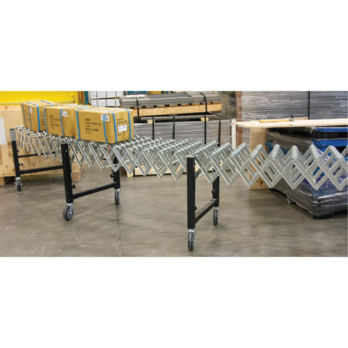 Convoyeur extensible, 18" la x 12' lo, Capacit&eacute; de 200 lb par pi lin. PB Rental Co. Ltd.