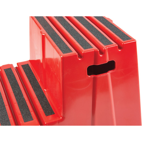 Escabeau industriel, 2 marches, 26" x 22-7/16" x Hauteur 19-11/16" PB Rental Co. Ltd.