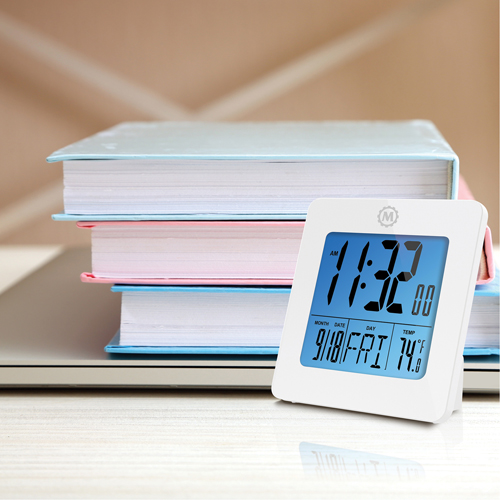 Horloge de bureau, Num&eacute;rique, &agrave; piles, 3,6" la x 1,5" p x 3,6" h, Blanc PB Rental Co. Ltd.