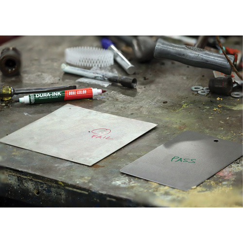 Marqueur &agrave; encre permanente et double couleur Markal Dura-Ink, Vert/Rouge, Pointe Ronde PB Rental Co. Ltd.