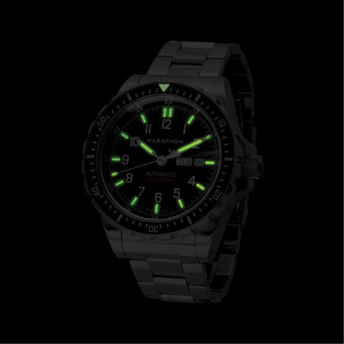 Tr&egrave;s grande montre automatique avec jour/date avec bracelet en acier inoxydable, Num&eacute;rique, &agrave; piles, 46 mm, Argent PB Rental Co. Ltd.