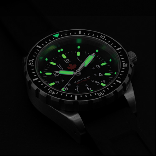 Tr&egrave;s grande montre &agrave; quartz pour plongeur avec feuille d'&eacute;rable rouge, Num&eacute;rique, &agrave; piles, 46 mm, Noir PB Rental Co. Ltd.