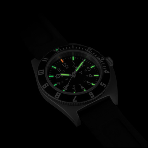 Montre Steel Navigator sur ensemble bracelet en caoutchouc noir de trois morceaux, Num&eacute;rique, &agrave; piles, 41 mm, Noir PB Rental Co. Ltd.