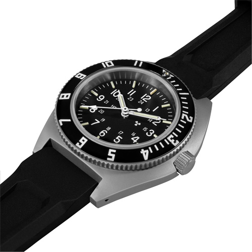 Montre Steel Navigator sur ensemble bracelet en caoutchouc noir de trois morceaux, Num&eacute;rique, &agrave; piles, 41 mm, Noir PB Rental Co. Ltd.