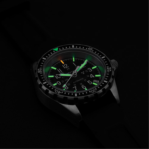 Montre Steel Navigator avec date sur ensemble bracelet en caoutchouc noir de trois morceaux, Num&eacute;rique, &agrave; piles, 36 mm, Noir PB Rental Co. Ltd.