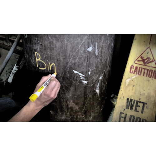 B&acirc;tons de peinture Quik Stik, Liquide, Rouge PB Rental Co. Ltd.