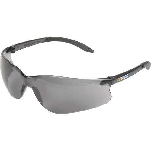Lunettes de s&eacute;curit&eacute; Nascar GT, Lentille Grise/fum&eacute;e, Anti-&eacute;gratignures, R&eacute;pond ou surpasse la norme CSA Z94.3 PB Rental Co. Ltd.