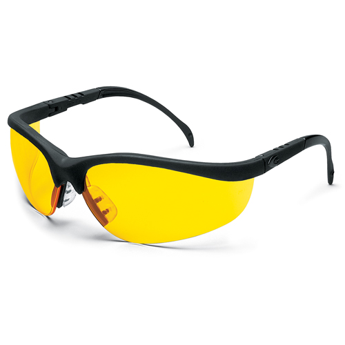 Lunettes de s&eacute;curit&eacute; Klondike, Lentille Ambr&eacute;e, Anti-&eacute;gratignures, R&eacute;pond ou surpasse la norme CSA Z94.3 PB Rental Co. Ltd.