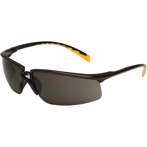Lunettes de s&eacute;curit&eacute; Privo, Lentille Grise/fum&eacute;e, Antibu&eacute;e, R&eacute;pond ou surpasse la norme CSA Z94.3 PB Rental Co. Ltd.