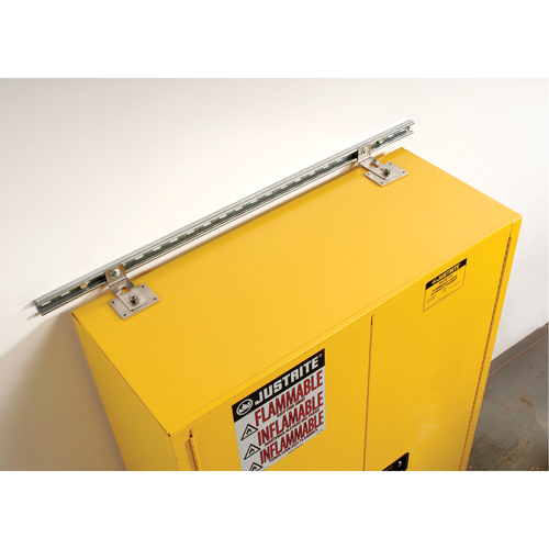 Attache de retenue contre les s&eacute;ismes pour armoire Sure-Grip Ex pour produits inflammables PB Rental Co. Ltd.