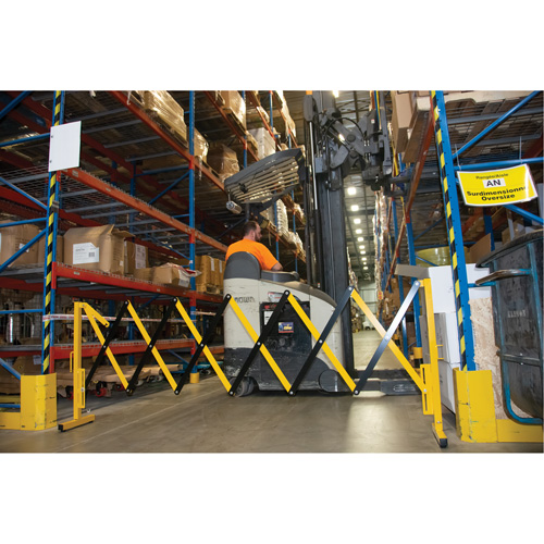 Barri&egrave;re extensible, 37" h x 11' lo, Noir/Jaune PB Rental Co. Ltd.