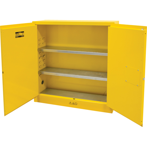 Armoire pour produits inflammables, 24 gal., 2 Porte(s), 43" La x 44" h x 12" p PB Rental Co. Ltd.