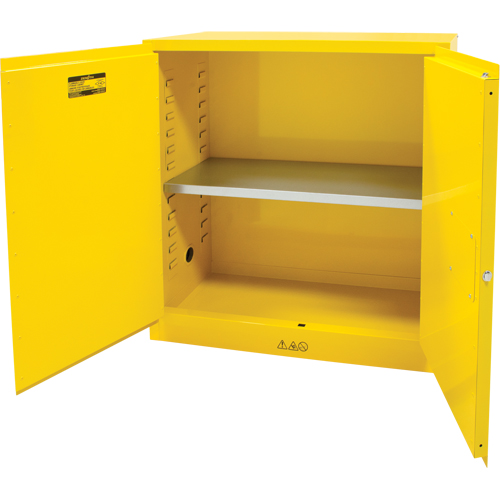 Armoire pour produits inflammables, 30 gal., 2 Porte(s), 43" La x 44" h x 18" p PB Rental Co. Ltd.