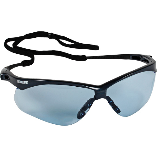 Lunettes de s&eacute;curit&eacute; Nemesis de Kleenguard, Lentille Bleu p&acirc;le, Anti-&eacute;gratignures, ANSI Z87+/R&eacute;pond ou surpasse la norme CSA Z94.3 PB Rental Co. Ltd.
