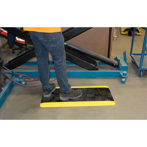 Anti-Fatigue Matting, Diamond, 1-2/3' x 3-1/4' x 3/4", Black/Yellow, Polyurethane PB Rental Co. Ltd.