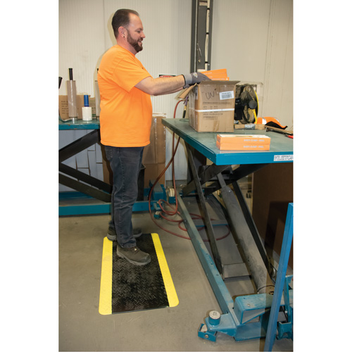 Anti-Fatigue Matting, Diamond, 1-2/3' x 3-1/4' x 3/4", Black/Yellow, Polyurethane PB Rental Co. Ltd.