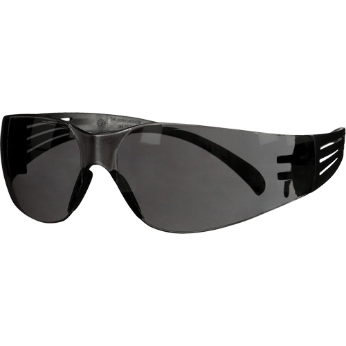 Lunettes de protection de s&eacute;rie 100 SecureFit, Lentille Gris, Antibu&eacute;e/Anti-&eacute;gratignures, ANSI Z87+/R&eacute;pond ou surpasse la norme CSA Z94.3 PB Rental Co. Ltd.