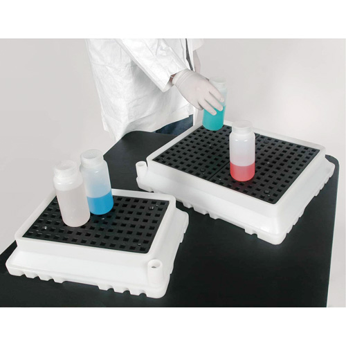 P4 Ultra-Spill Tray&reg;, 17" L x 21" W x 4" H, 2.9 US gal. Spill Capacity PB Rental Co. Ltd.
