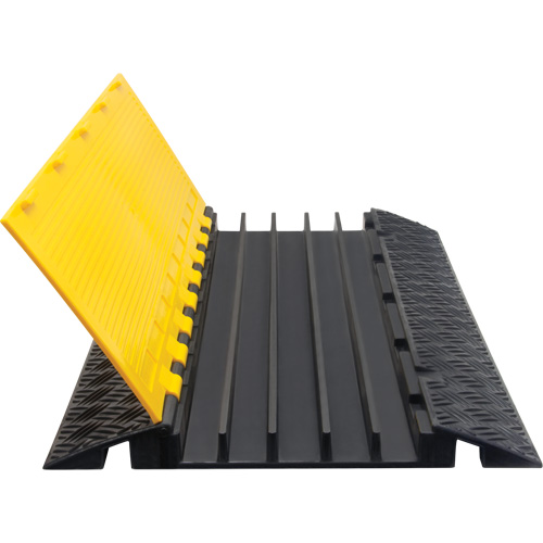 Protecteur de c&acirc;bles en polyur&eacute;thane, 5 canaux, 35,43" lo x 19,69" la x 2" h PB Rental Co. Ltd.