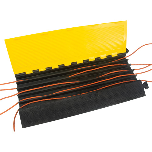 Protecteur de c&acirc;bles en polyur&eacute;thane, 5 canaux, 35,43" lo x 19,69" la x 2" h PB Rental Co. Ltd.