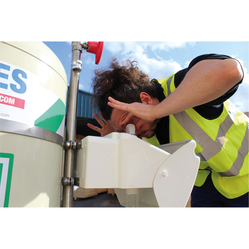 Douche d'urgence mobile et ind&eacute;pendant avec douche oculaire et faciale, Capacit&eacute; 30 gal., Conformit&eacute; Aucune PB Rental Co. Ltd.