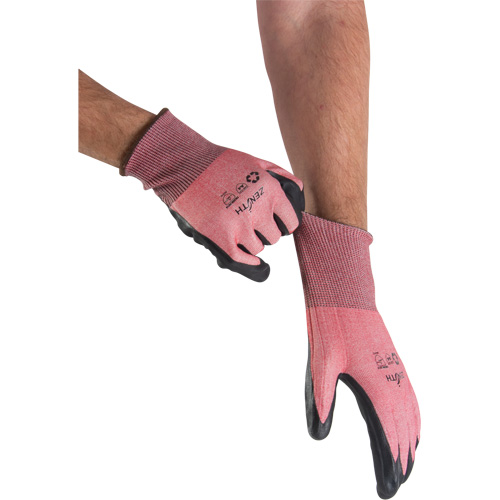 Gants &eacute;cologiques, l&eacute;gers, et r&eacute;sistants &agrave; la coupe, &agrave; haute dext&eacute;rit&eacute;, Taille 7, Calibre 18, Rev&ecirc;tement Mousse de nitrile, Enveloppe en Acier inoxydable/PEHP/rPET, ASTM ANSI niveau A4 PB Rental Co. Ltd.