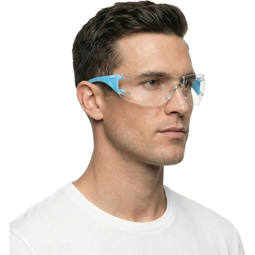 Lunettes de s&eacute;curit&eacute; bleu/blanc Adapt Lite, Lentille Transparent, Antibu&eacute;e/Anti-&eacute;gratignures, ANSI Z87+/R&eacute;pond ou surpasse la norme CSA Z94.3 PB Rental Co. Ltd.