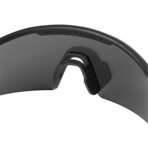Lunettes de s&eacute;curit&eacute; enveloppantes, Lentille Rouge/Miroir, Anti-&eacute;gratignures, ANSI Z87+/R&eacute;pond ou surpasse la norme CSA Z94.3 PB Rental Co. Ltd.