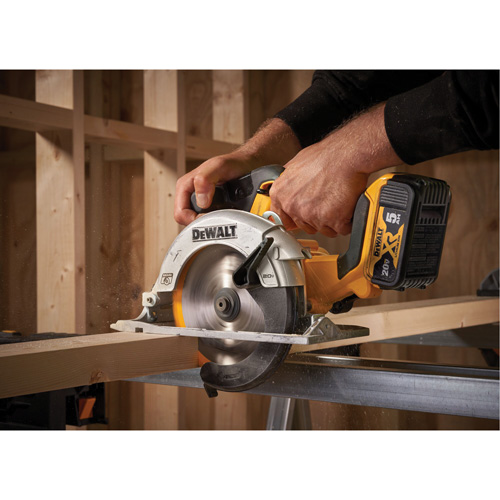 Scie circulaire sans fil &agrave; moteur sans balai Max* (outil seulement), 6-1/2", 20 V PB Rental Co. Ltd.