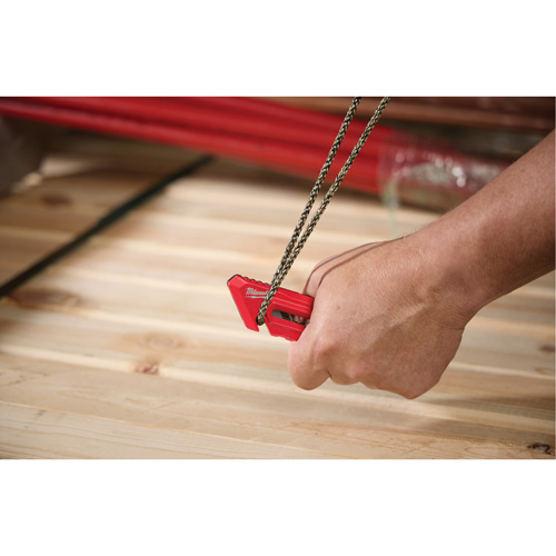 Couteau utilitaire compact pour usage multiple PB Rental Co. Ltd.