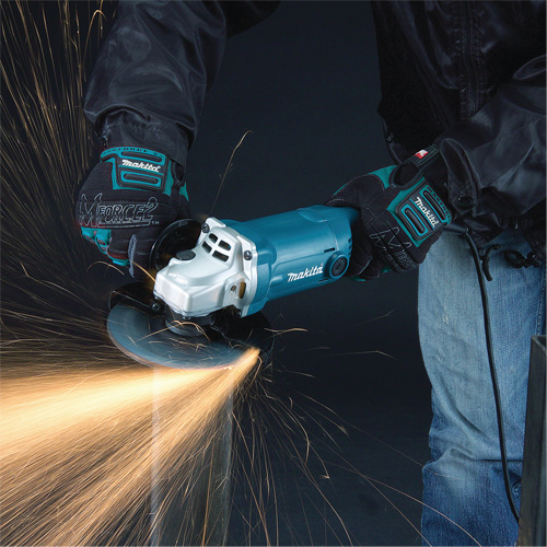 Meuleuse &agrave; d&eacute;couper/angulaire avec interrupteur c.a./c.c., 6", 10,5 A, 11000 Tr/min PB Rental Co. Ltd.