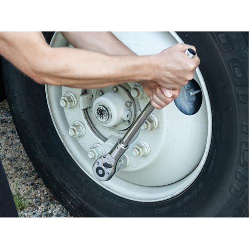 Cl&eacute; &agrave; cliquet &agrave; t&ecirc;te en larme &agrave; d&eacute;clenchement rapide &agrave; 24 dents, Prise de 3/4", Poign&eacute;e Ordinaire PB Rental Co. Ltd.
