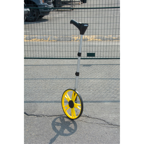 Roue d'arpentage num&eacute;rique, 12,5"/31,8 cm, Gamme de 99999,9 m, Pieds/m&egrave;tres PB Rental Co. Ltd.