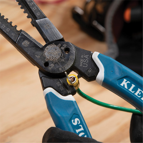 Outil polyvalent Klein-Kurve pour d&eacute;nuder, couper et sertir les fils, 8-1/4" lo, 8 - 20 AWG PB Rental Co. Ltd.